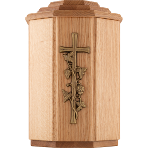 Holzurne aus Eiche natur achteckig mit Emblem Rebenkreuz Holzurne aus Eiche natur achteckig mit Emblem Rebenkreuz