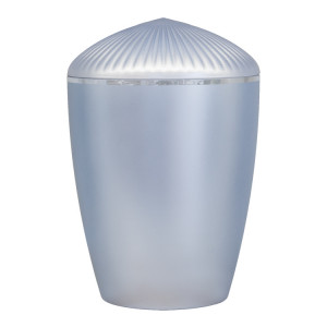 Bio-Tec³ Urne mit Deckel Lamell hellblau mit Silberband; 285 mm, ø = 195 mm Bio-Tec³ Urne mit Deckel Lamell hellblau mit Silberband; 285 mm, ø = 195 mm
